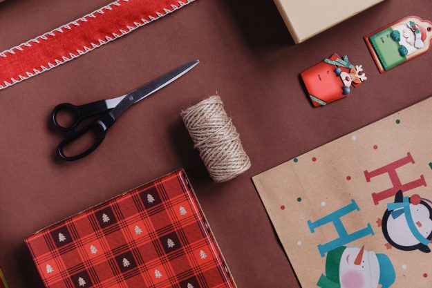 christmas-gift-wrap-flatlay